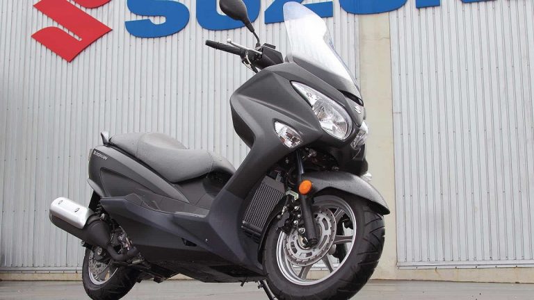 Tutto quello che c'è da sapere sullo scooter Suzuki Burgman Suzuki Burgman UH 200