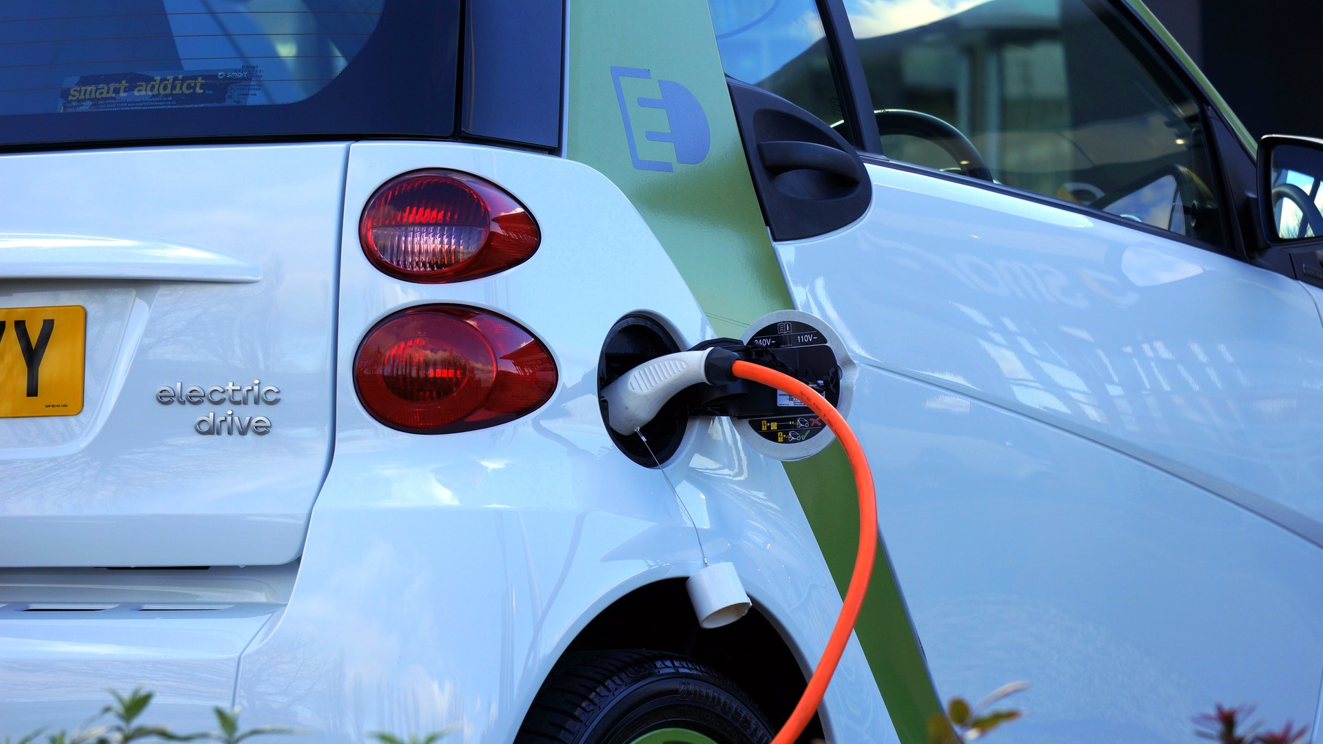 Caricare l'auto elettrica a casa dettagli