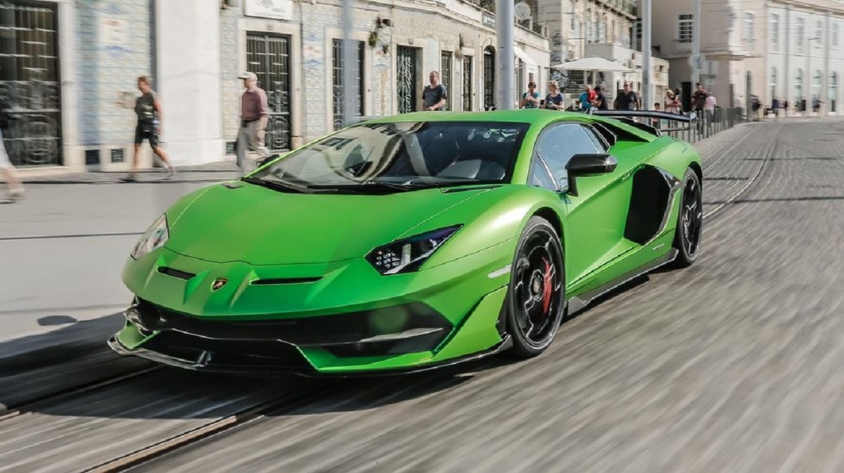 https://www.motorionline.com/lamborghini-aventador-lerede-manterra-il-v12-aspirato-ma-sara-ibrida-pr