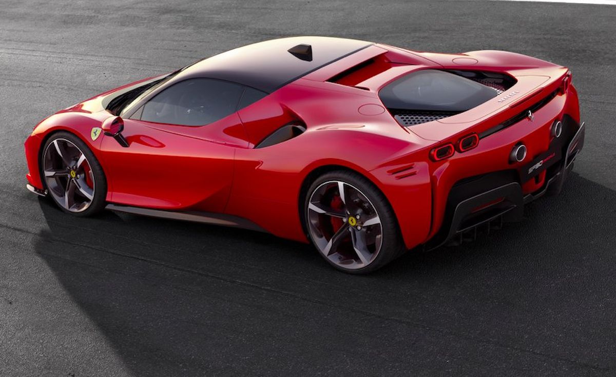 Ferrari elettrica 2025