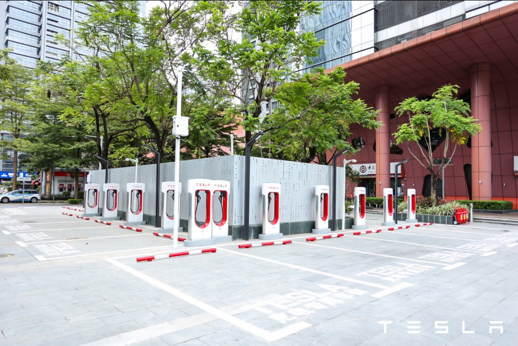 Tesla apre i suoi Supercharger ad altre marche dettagli