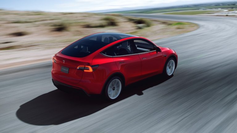 Consumer Reports reputa i SUV Tesla inaffidabili
