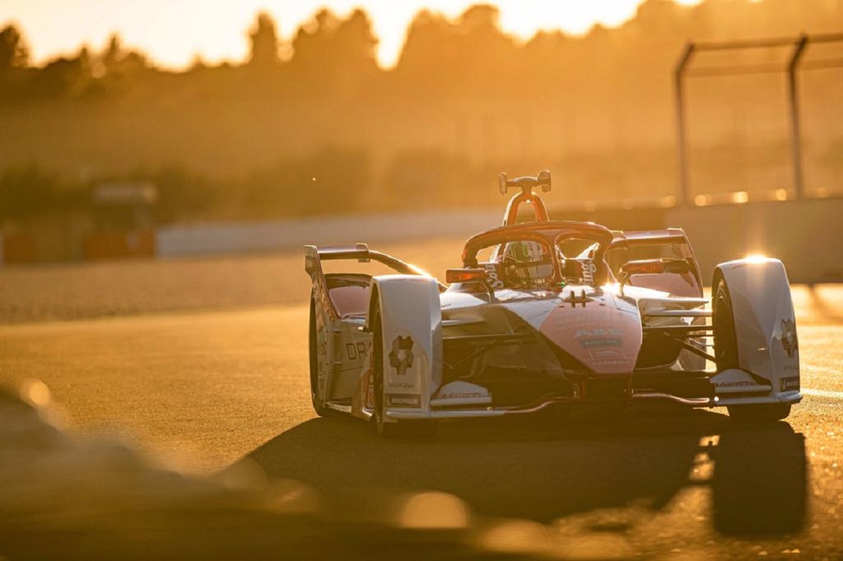 Penske-EV-5-2022-FE-Racing-Car