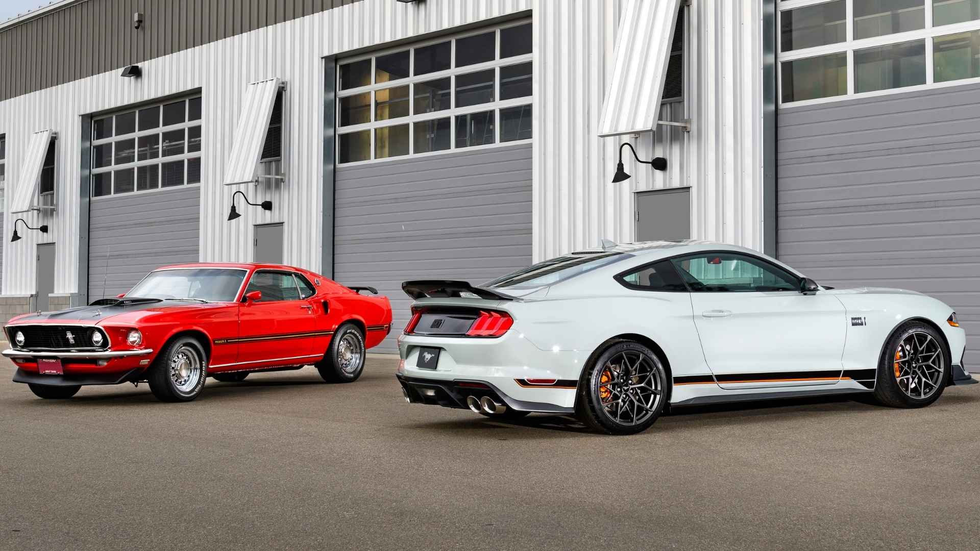 Mustang Mach-1 vs GT