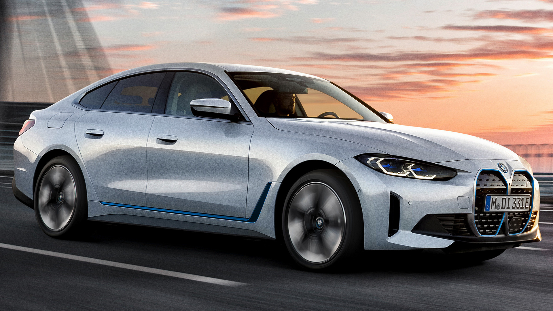 BMW i4 elettrica autonomia