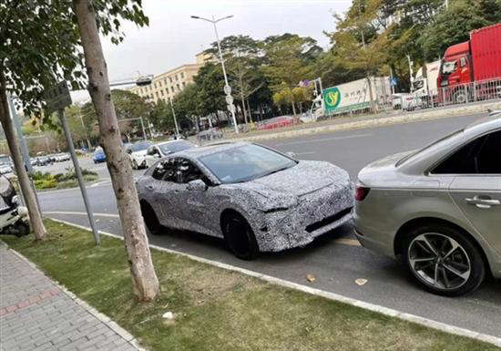 nuova berlina elettrica di Toyota e BYD