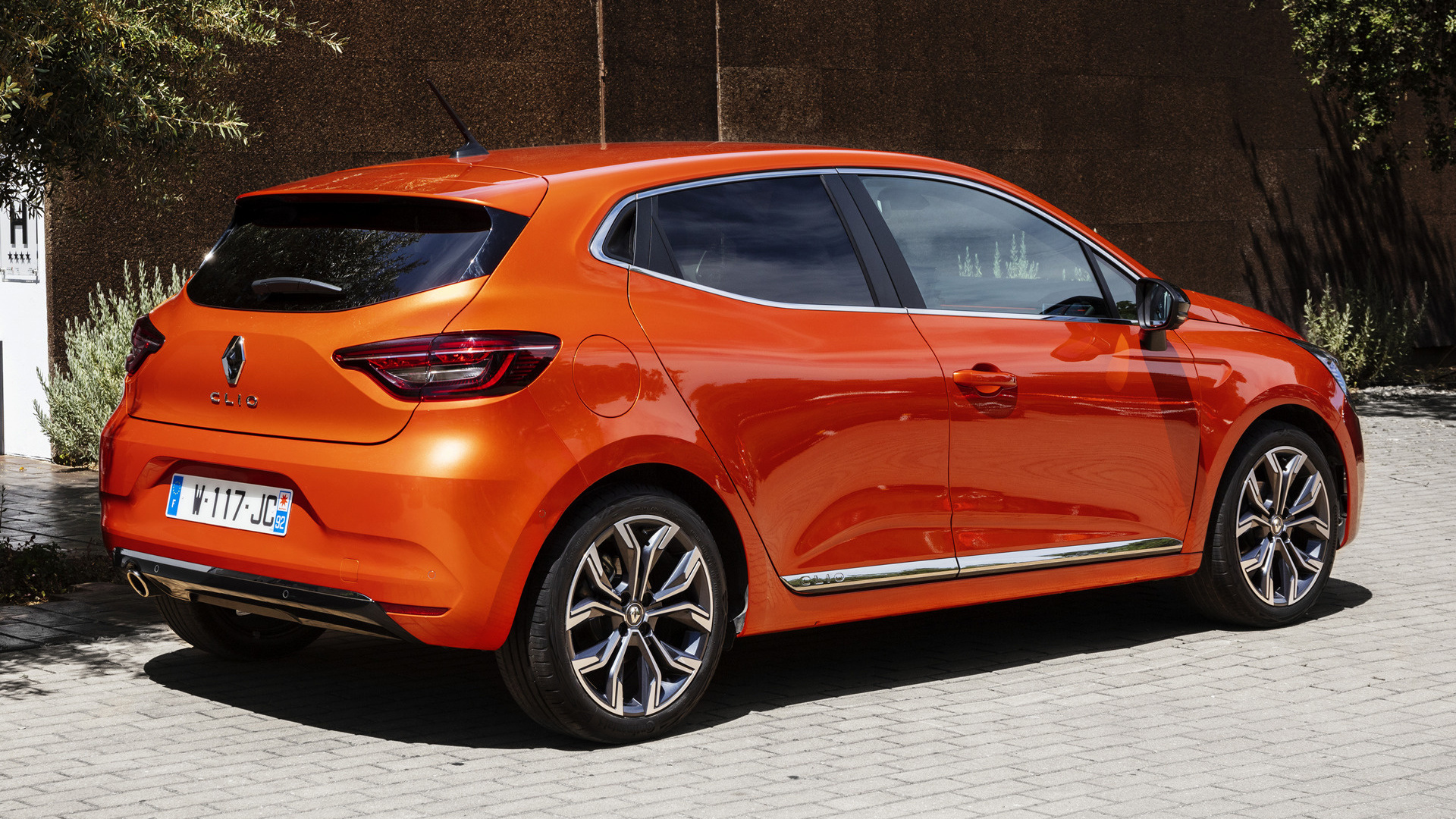 Renault Clio ordini sospesi 2022