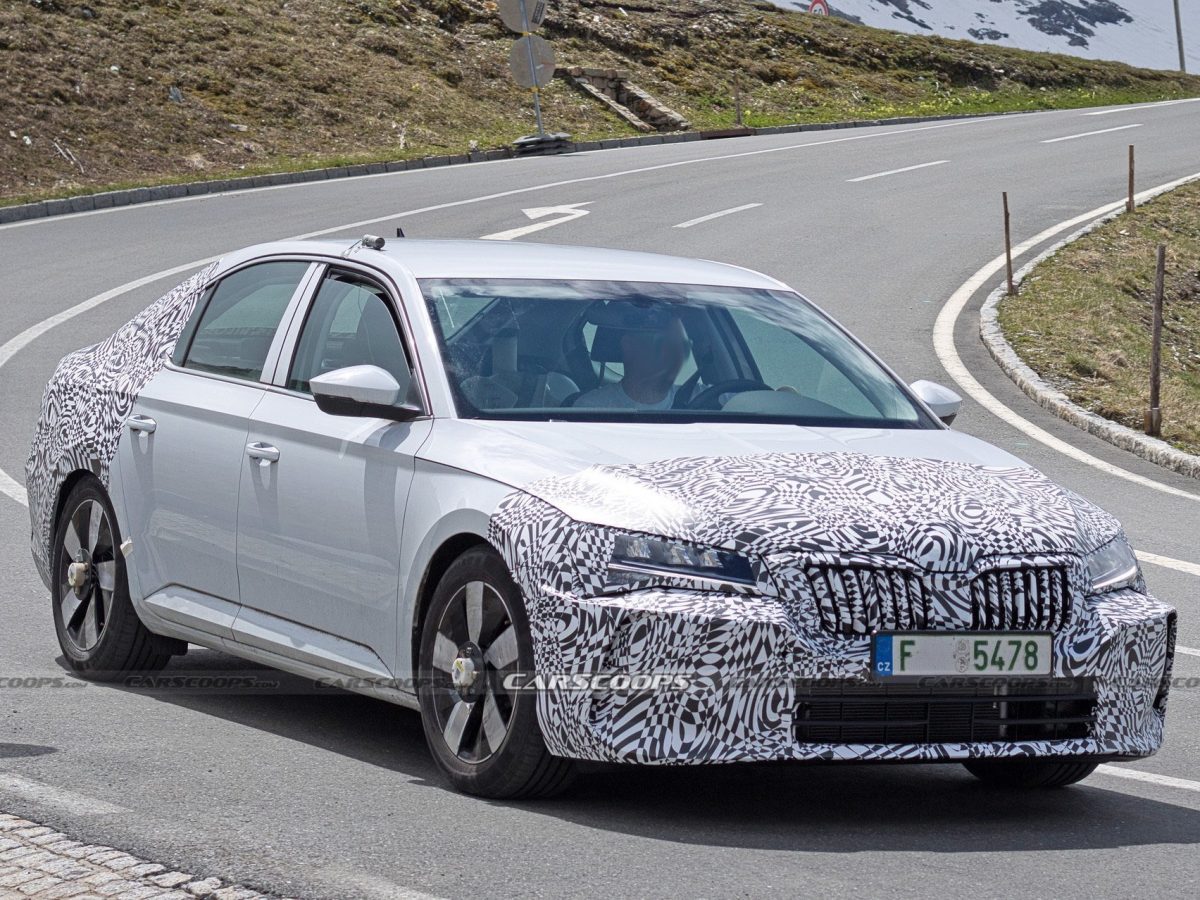 Skoda Superb 2022 dettagli