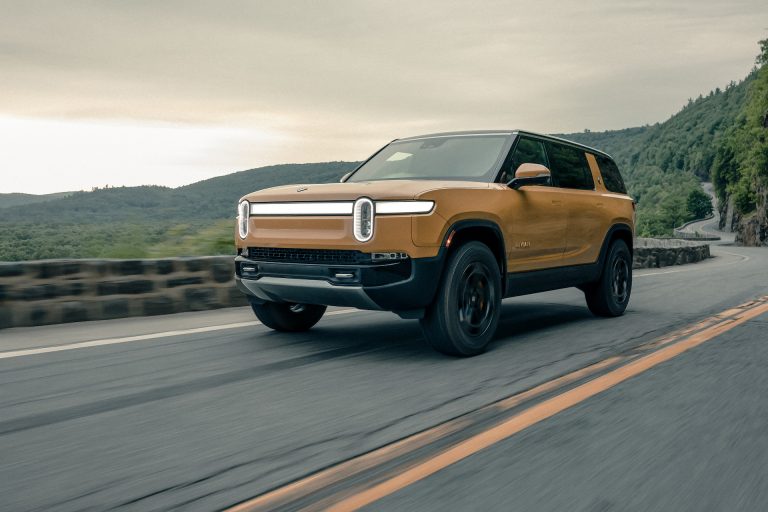 rivian auto elettrica