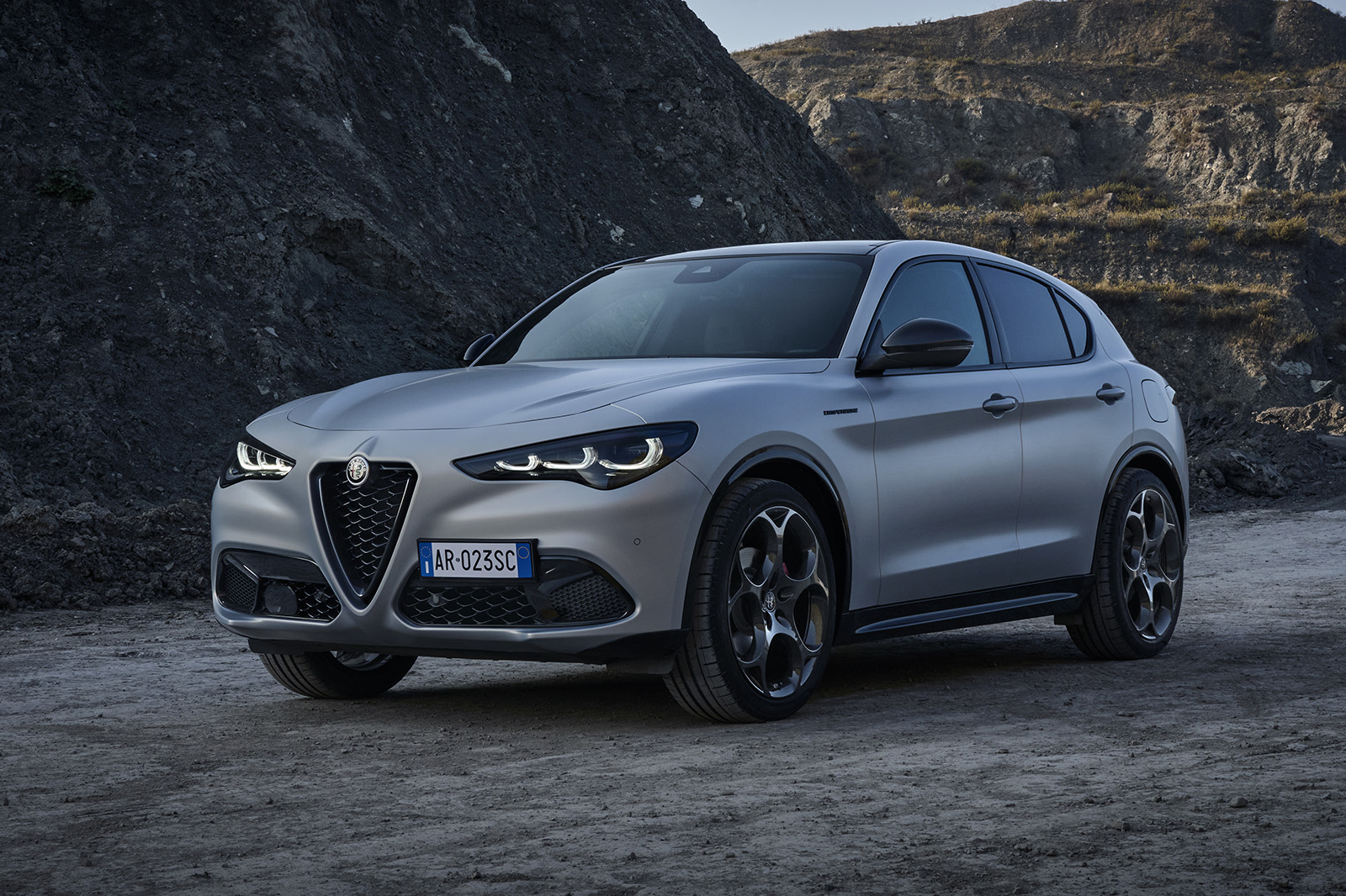 001-2023-Alfa-Romeo-Stelvio-Restyling