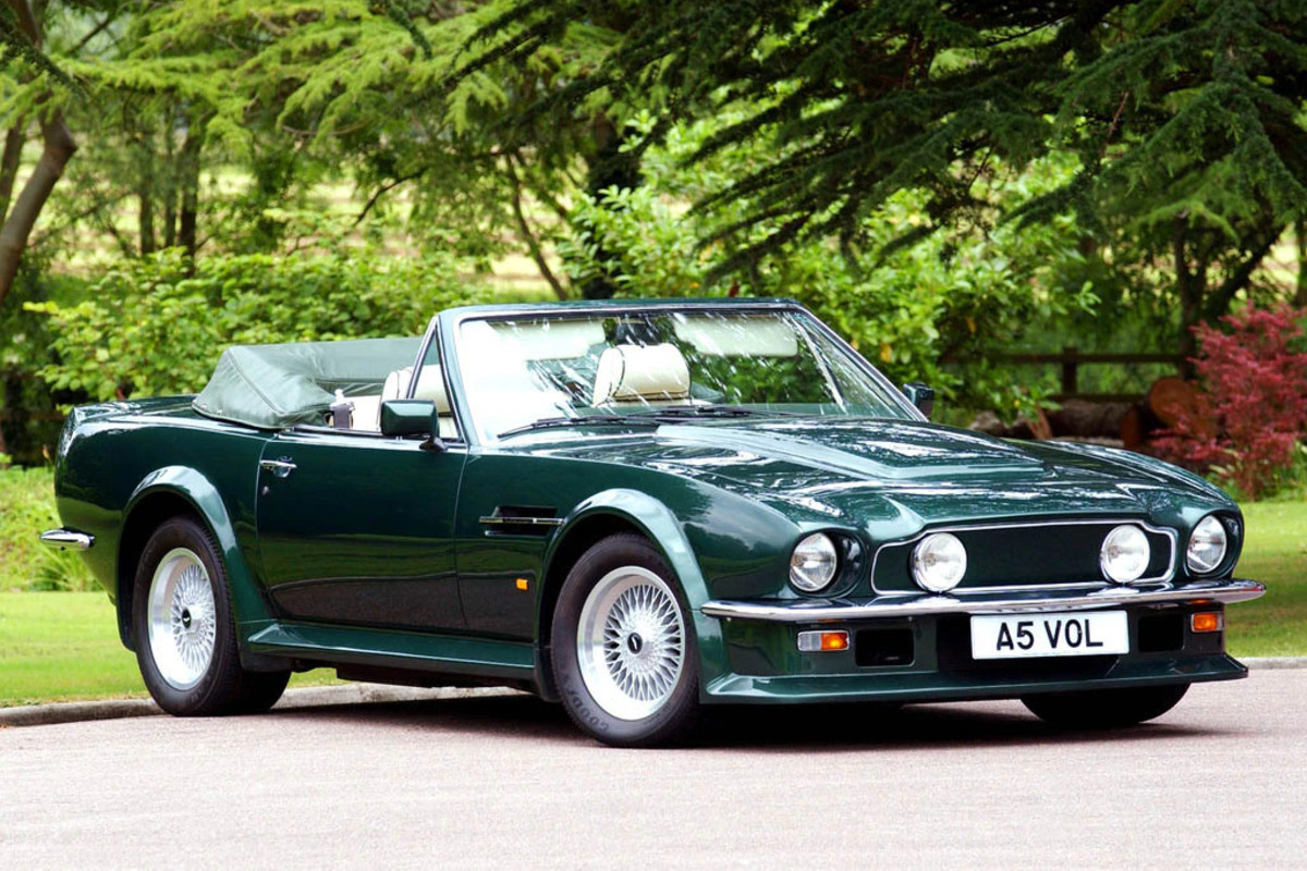 aston martin v8 the crown