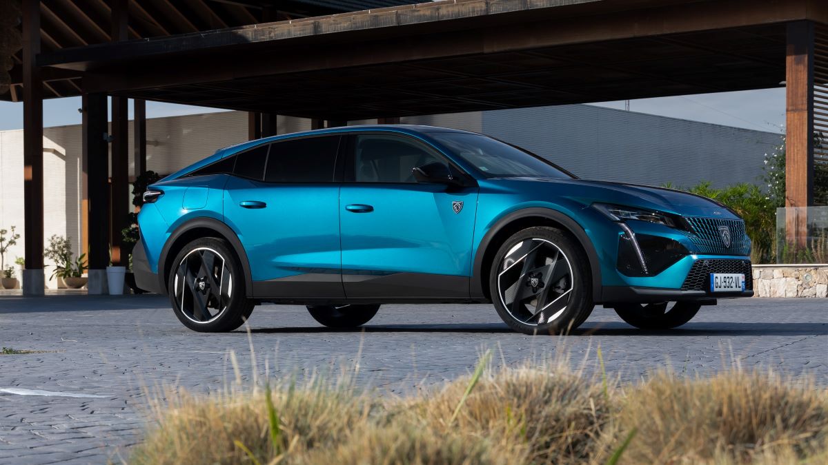 Caratteristiche nuova Peugeot 408