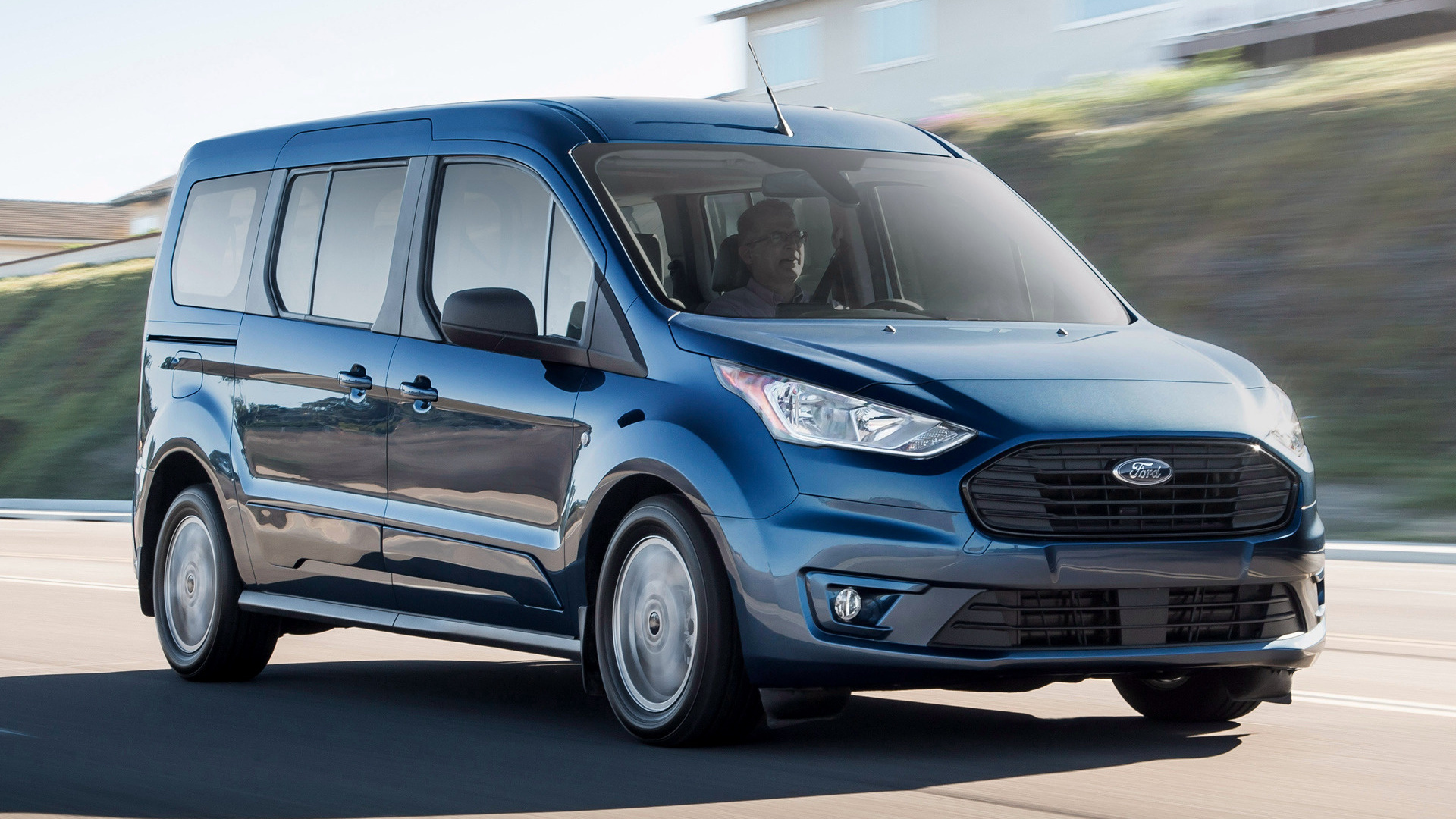 Ford Tourneo ibrido plug-in caratteristiche