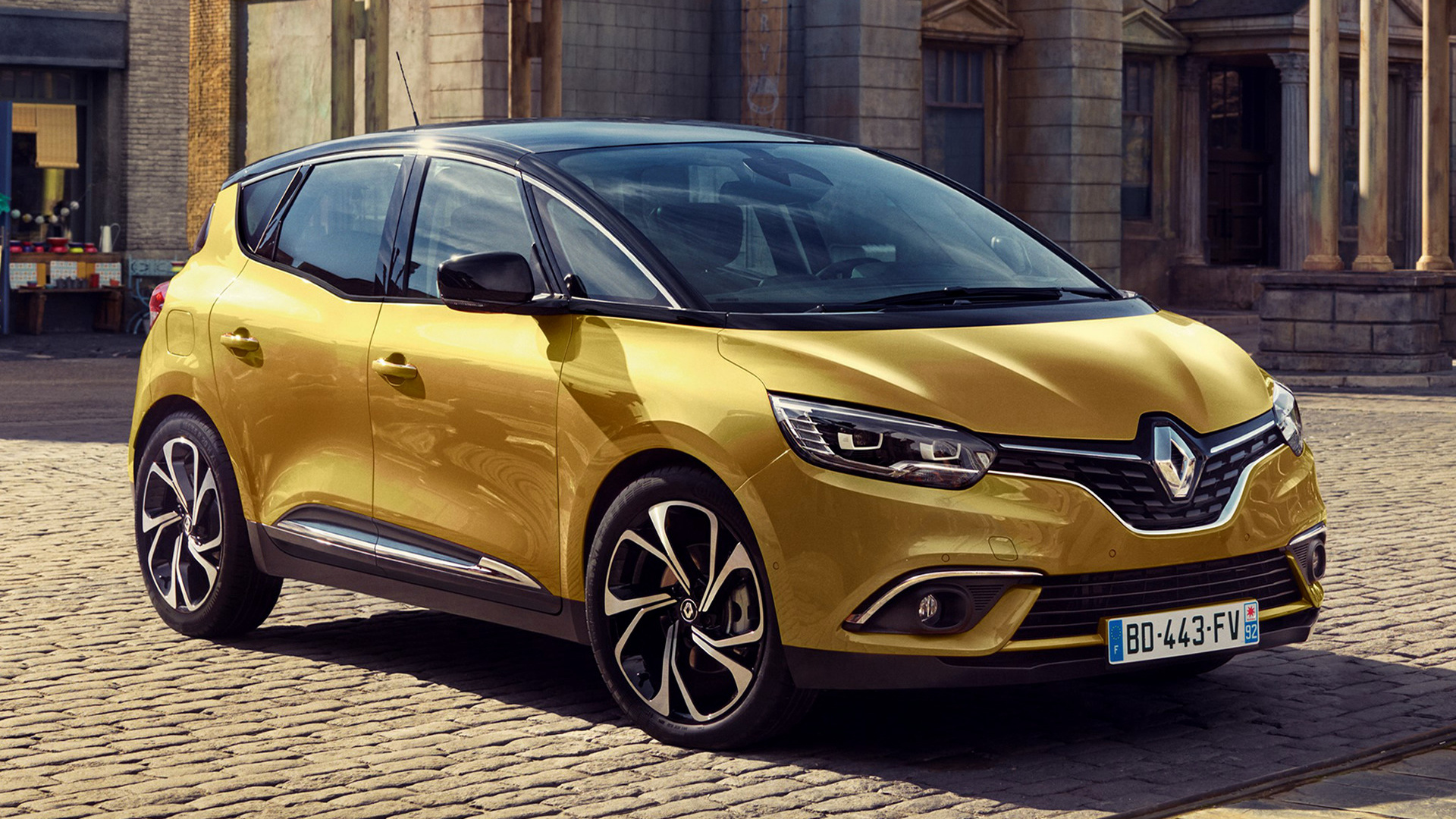 Renault Scenic ibrida caratteristiche