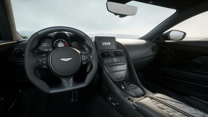 Aston Martin DBS 2022