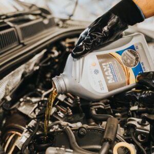 come controllare olio motore macchina