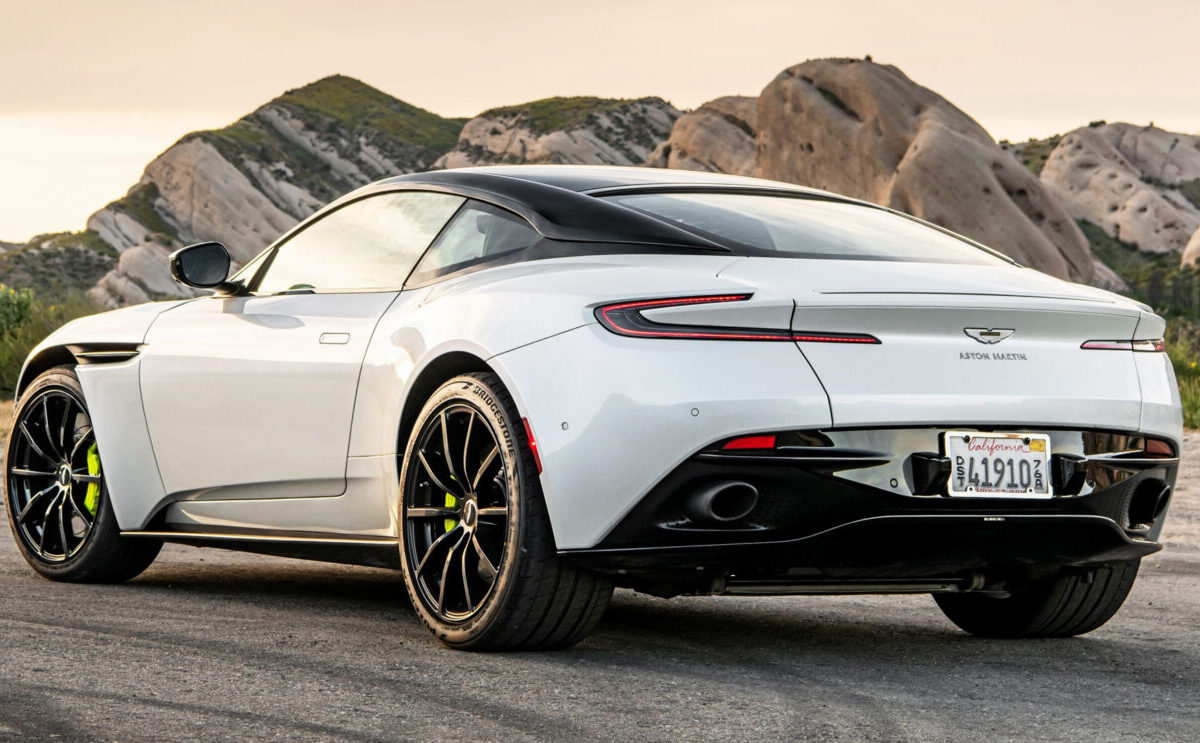 Aston Martin DB11 caratteristiche