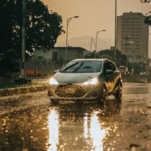 come proteggere auto dalle intemperie