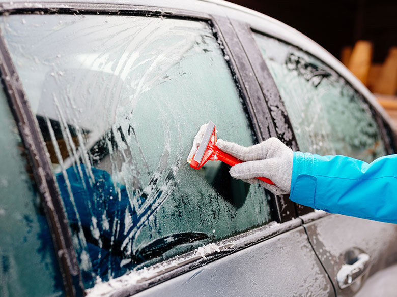 come proteggere l'auto dal gelo