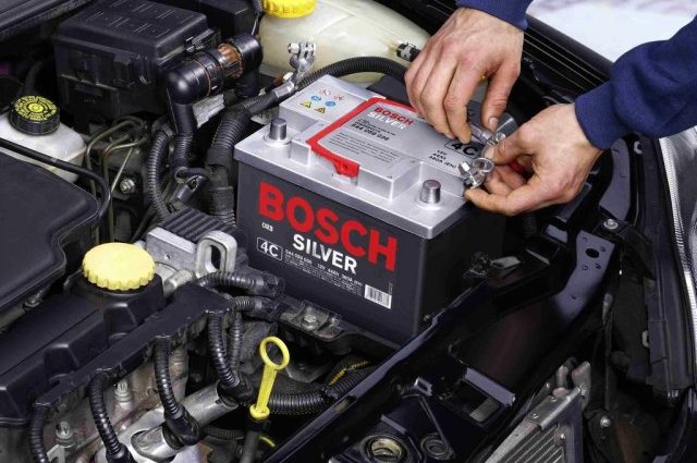 come staccare batteria dell'auto ferma