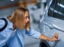 come togliere graffi auto con pennarello