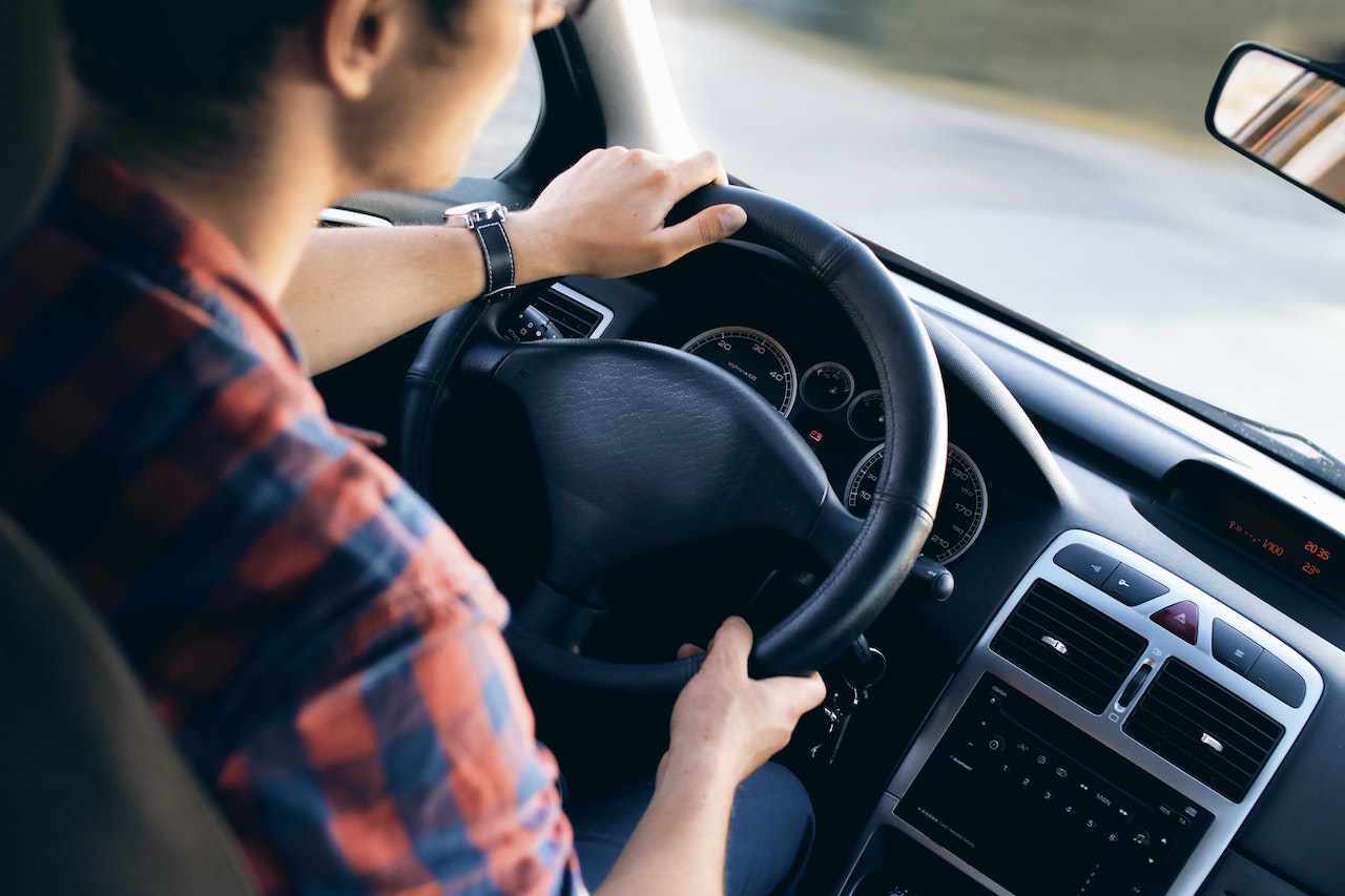 conviene auto ibrida pro e contro