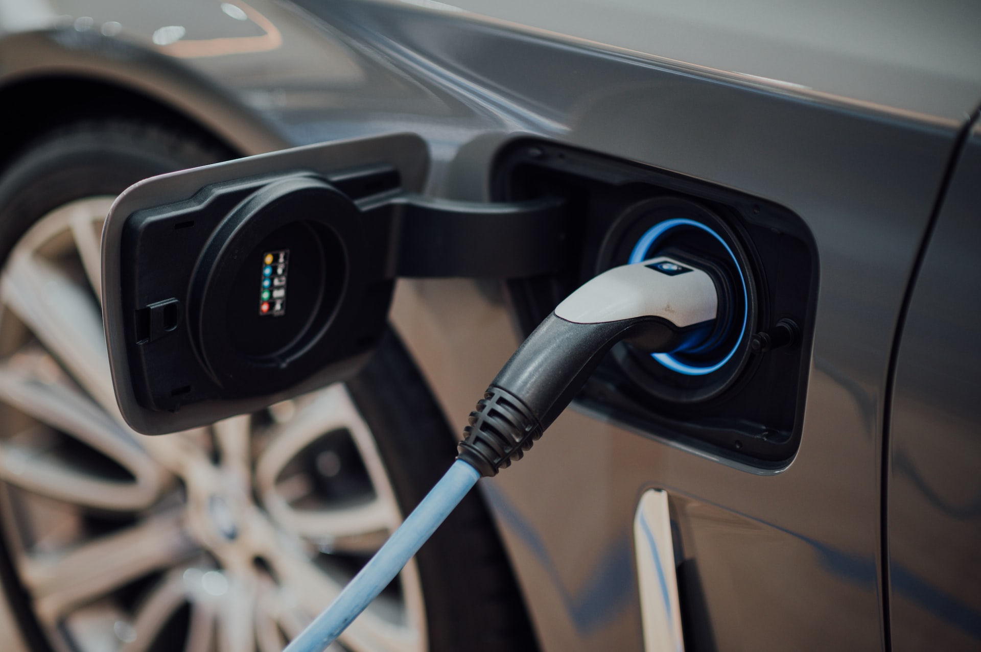 le auto elettriche pagano il bollo