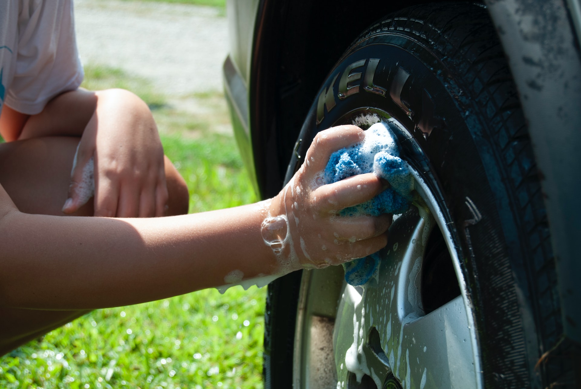 come lavare l'auto nuova