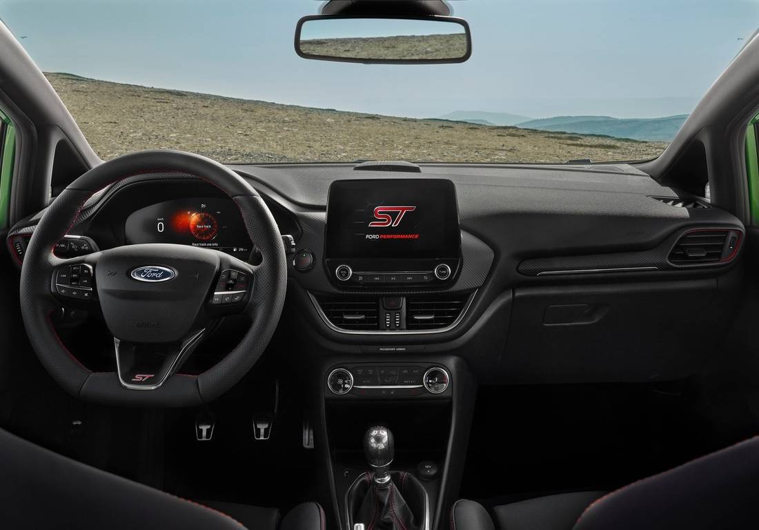 ford fiesta 2019 interni