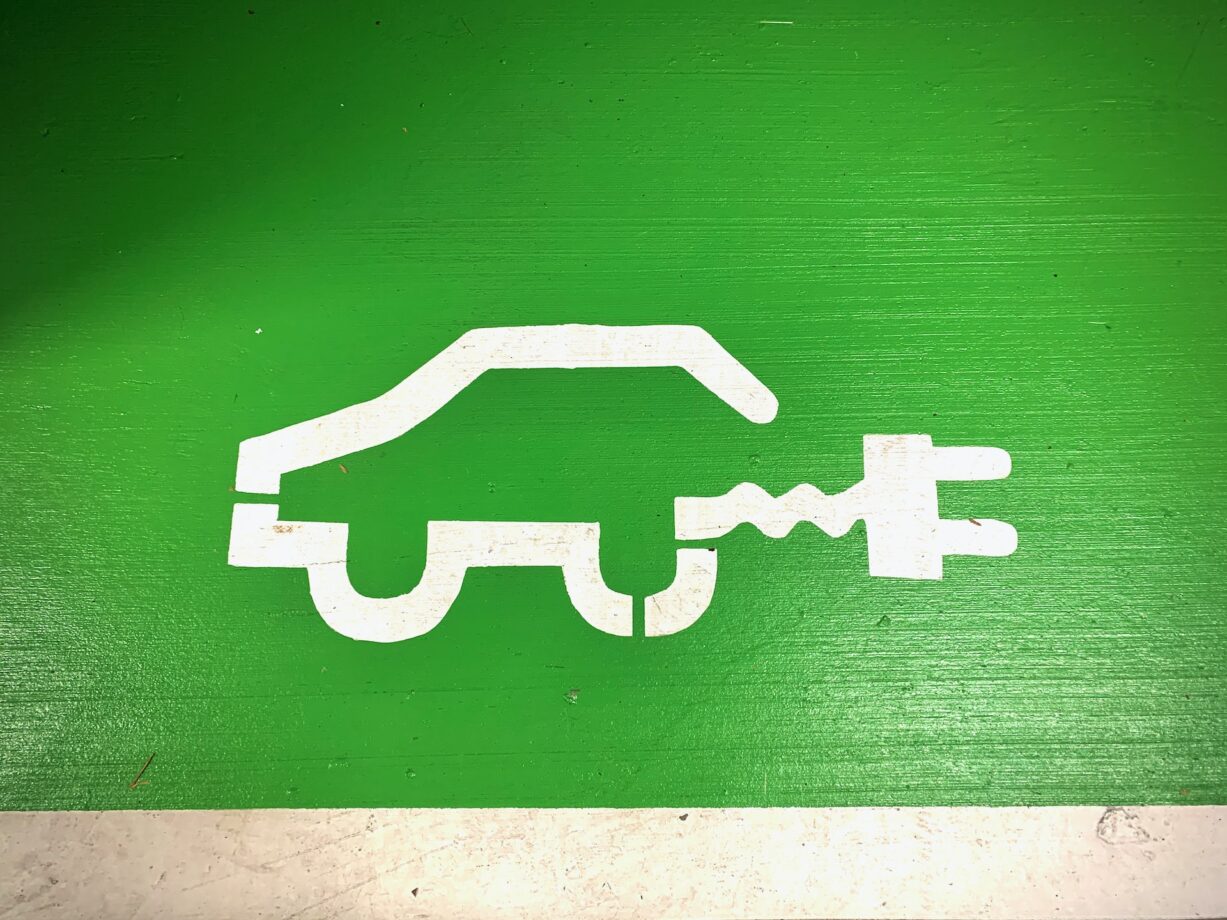 perché l'auto elettrica inquina di più