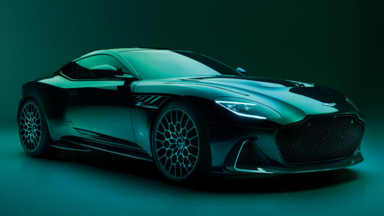 Aston Martin DBS 770 Ultimate 2023