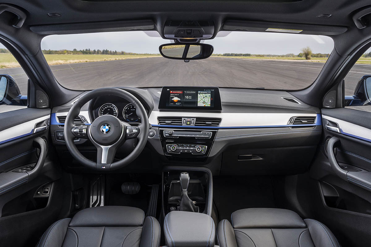 BMW X2 plug-in hybrid interni