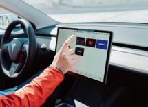 come vedere youtube su schermo auto