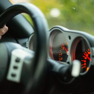 spia batteria accesa e sterzo duro