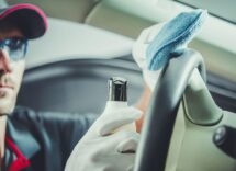 come pulire il volante in pelle