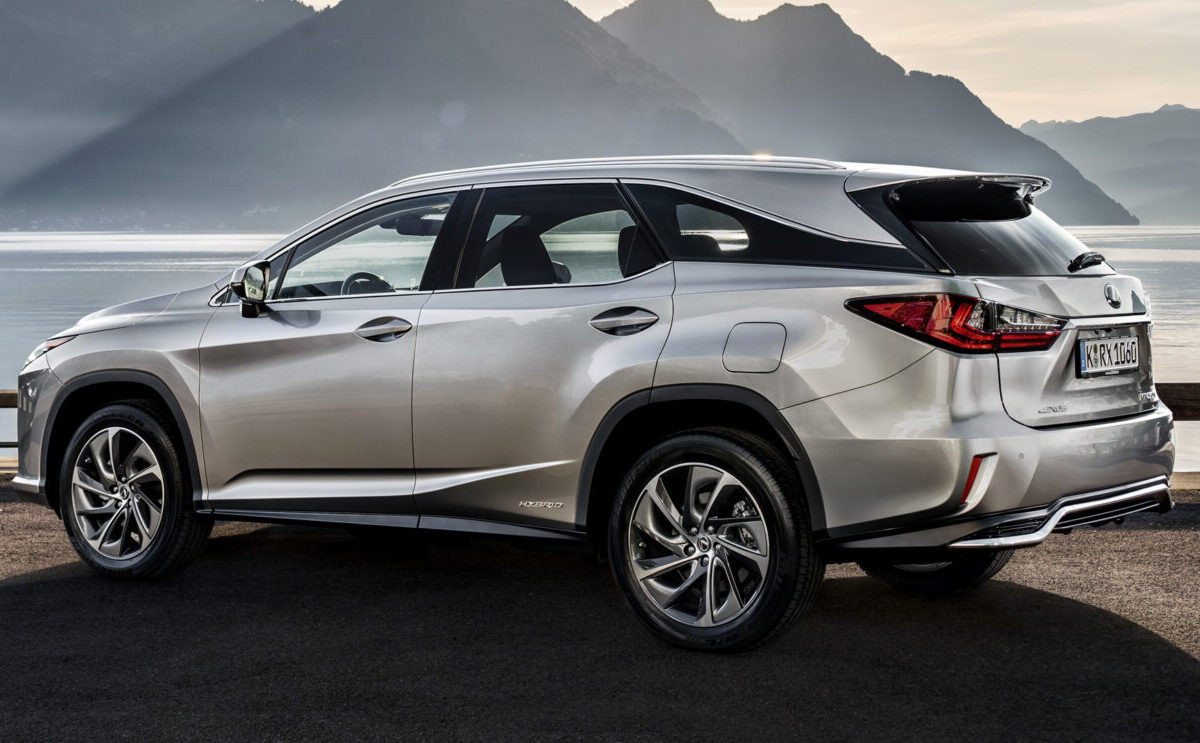 Lexus RX450h caratteristiche