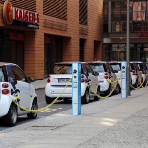 le auto elettriche pagano il superbollo