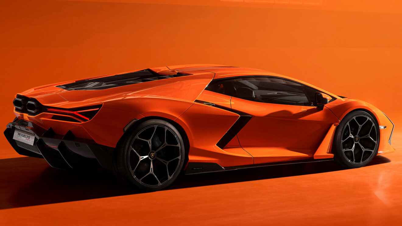 Lamborghini Revuelto 2023