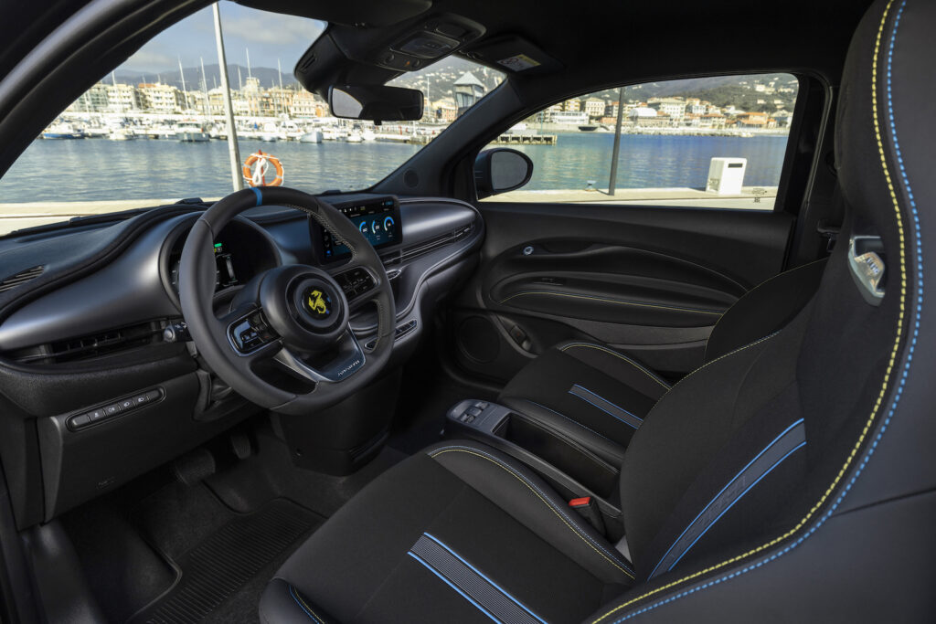 Abarth 500e interni