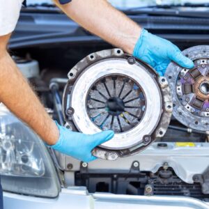 come ammorbidire la frizione auto