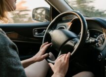 si può guidare un'auto intestata ad altra persona