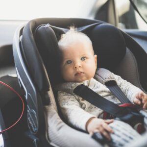 a che età si può togliere il seggiolino auto