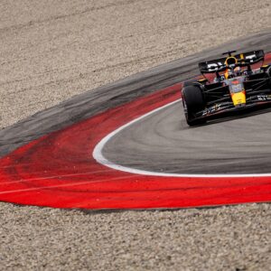 GP Spagna, Verstappen strappa la pole. Sainz secondo, disastro Leclerc