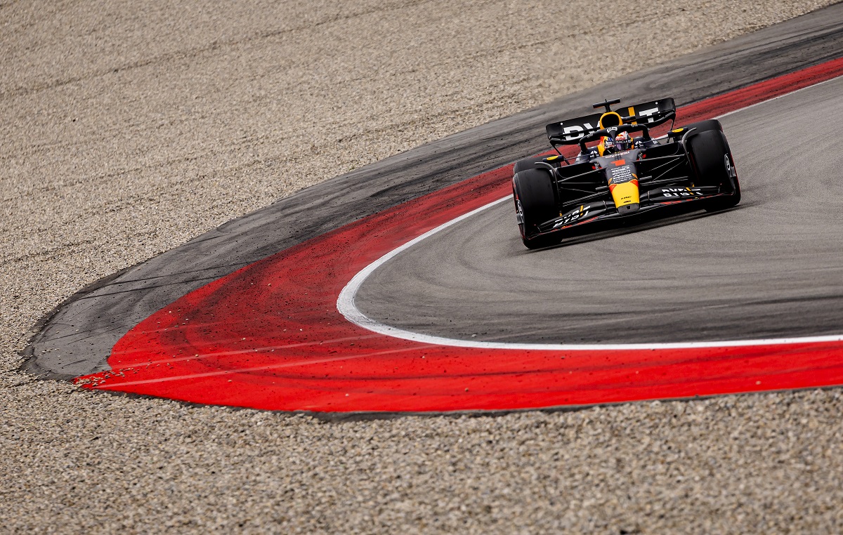 GP Spagna, Verstappen strappa la pole. Sainz secondo, disastro Leclerc