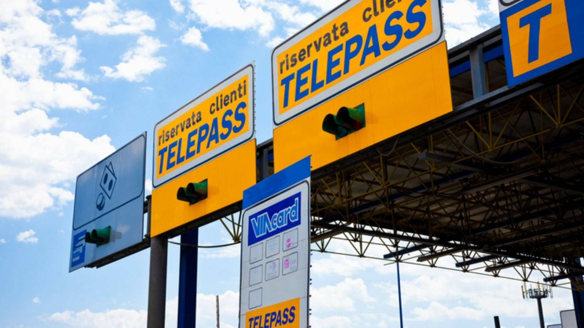 come posizionare il telepass sul parabrezza