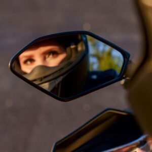 quanti specchietti deve avere una moto