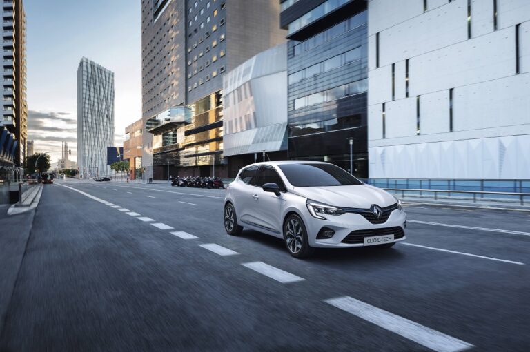 001-restyling-clio-2023-nuovo-look-auto