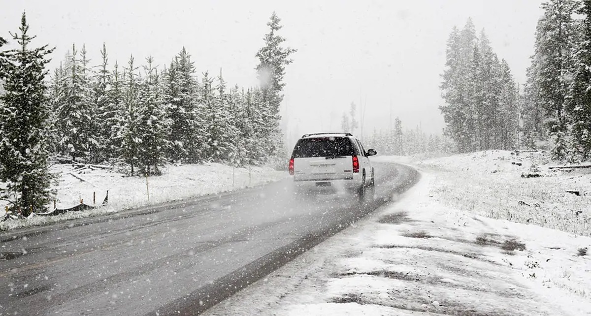 001-consigli-guidare-strade-innevate-ghiacciate-in-sicurezza