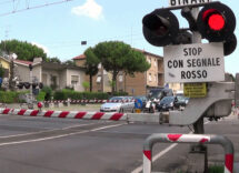 001-auto-ferma-incrocio-binari-treno-come-spostarsi