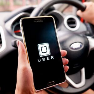 001-rivoluzione-car-rent-si-aggiunge-uber-lista-aziende-disponibili-italia